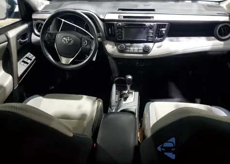 2016 Toyota Rav4 Xle z USA, uszkodzony, nr VIN 2T3RFREV3GW499493